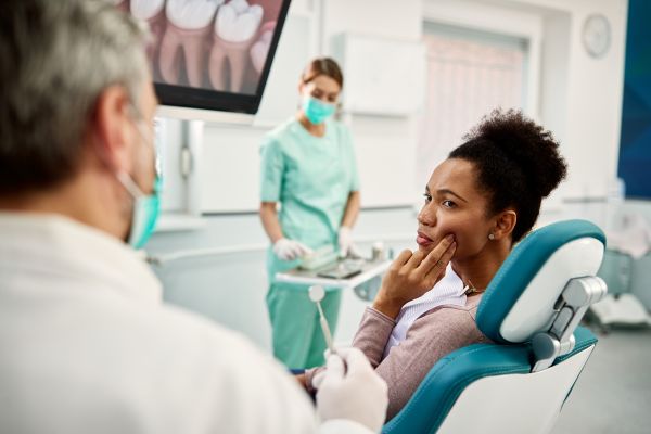 How An Emergency Dentist Handles Implant Rejection